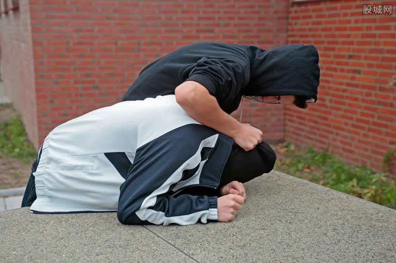 陕西15岁男生遭老师殴打缝16针 已经不是第一次打人