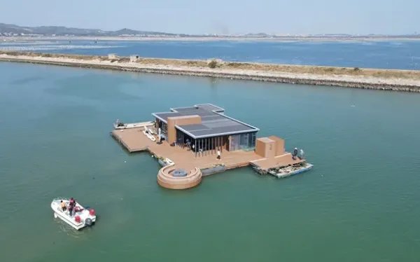 网红海上酒店已停用并被拖离海域,原因是什么?