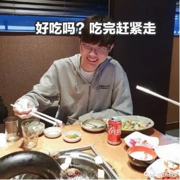 SKT散伙饭照片曝光，李哥再露迷之微笑，网友：SKT明年应该稳了！你怎么看？