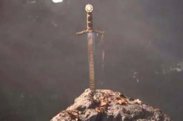 英国允许拔出石中剑吗：允许拔出(自制的石中剑曾被偷)