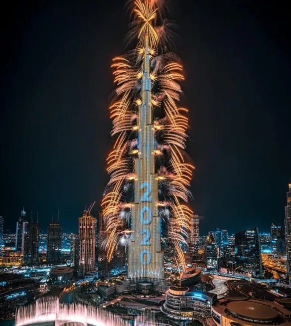 迪拜世界最高塔用中文送新年祝福 烟火秀视效惊艳!