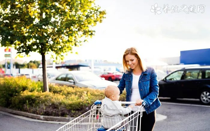 新余男孩撞限高栏 坐车不能做的危险行为