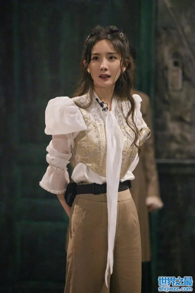 杨幂爸爸回应女儿伤情：天佑女儿一切都好，感谢所有关心的朋友 ... 