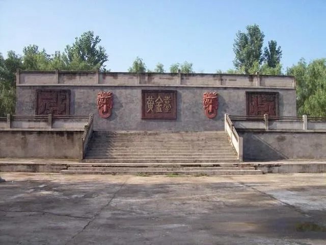 上联：落日阁中琴瑟瑟，阁下洛阳客，下联怎么对？