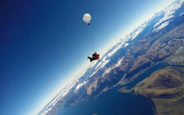 跳伞多少钱一次 跳伞高度一般多少米