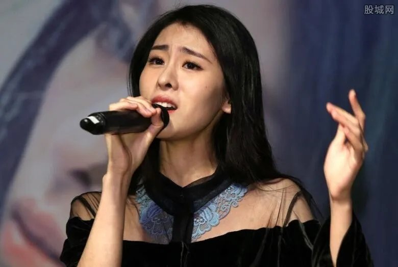 曝张碧晨杂志大片多种风格 张碧晨为什么会去韩国