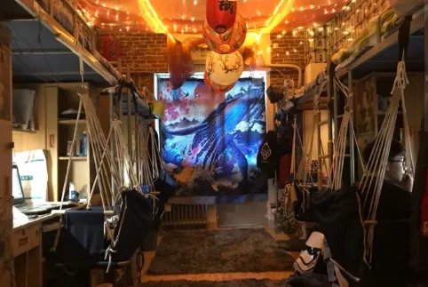 男生将寝室改成居酒屋,是怎么回事?