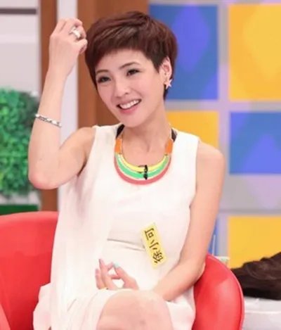 阿ben被曝带长发妹上汽车旅馆 徐小可为夫喊冤力挺到底