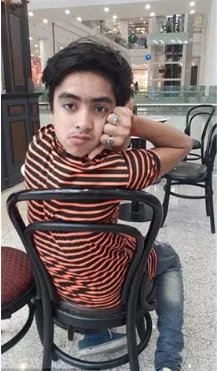 男孩头能转180度这是真的吗？