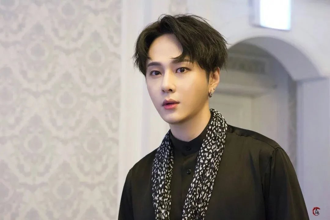 龙俊亨金泰妍事件真相 龙俊亨为什么叫龙少女