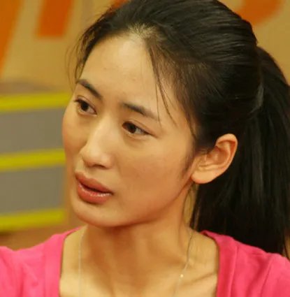 郭珍霓整容前后照片曝光 称为演艺事业微整形