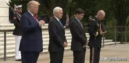 特朗普摇摇晃晃站不稳，是生病了吗？