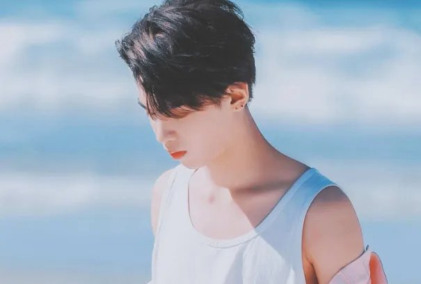 黄明昊专辑删除与金子涵合作曲，对两人是否有所影响？