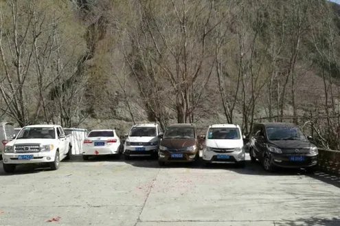 嫌犯撞开警车逃逸是怎么回事?