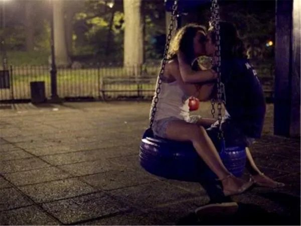 张庭怀孕到生产都十分辛苦，并在产后患有忧郁症，她老公是如何照顾的呢？