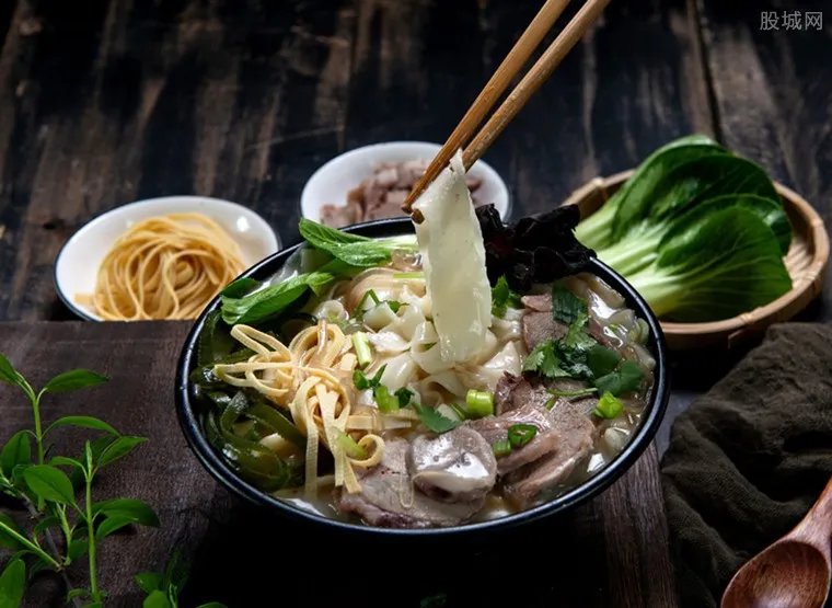 度假区回应烩面88元 包含了两份菜和一份饮料