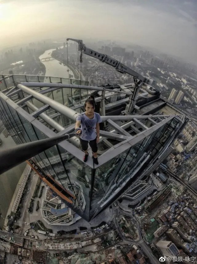 极限咏宁怎么死的坠楼摔死细节过程视频 咏宁资料极限一年多少钱