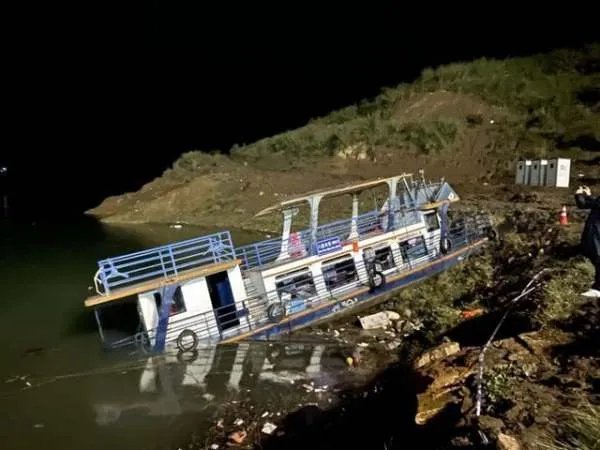 贵州发生客船侧翻事故,致8死7失联,导致这起事故的原因是什么?
