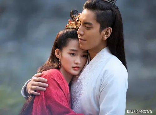 王大陆回应节目上抱李沁,是否是网友的过度解读?