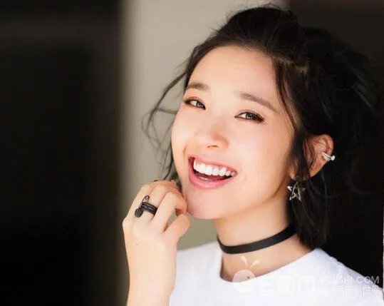 唐艺昕怀孕了肚子超大 唐艺昕坐轮椅现身