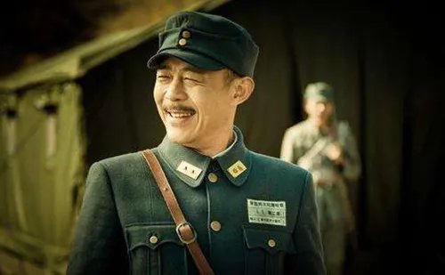 侯勇低调三婚新娘千娇百媚 功成名就后老婆越娶越年轻