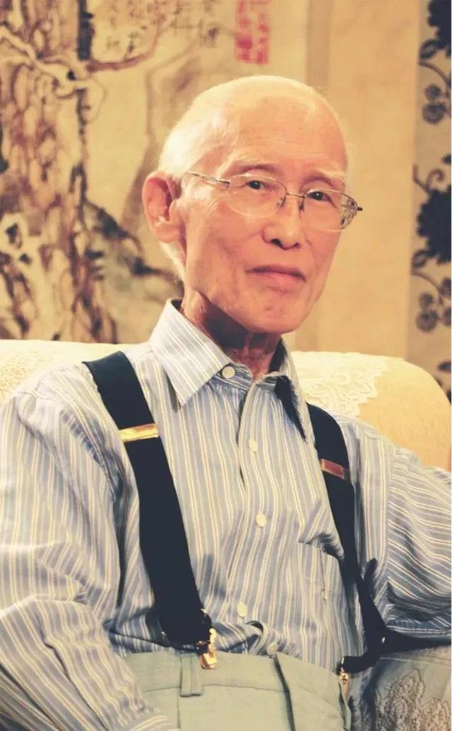 著名作家余光中病逝了吗?