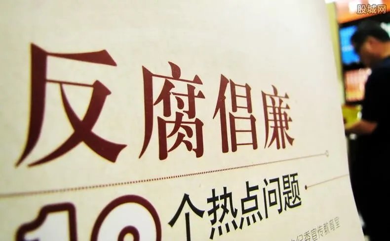 直批官员腐败黑暗！白岩松被封杀：只因说了一句真话