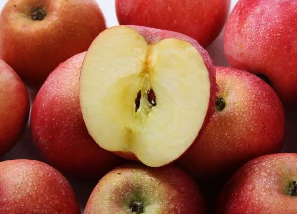 女子收陌生人"毒苹果"快递真相是什么?