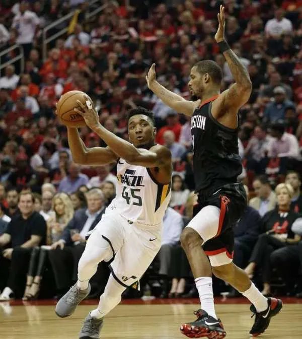 米切尔受伤严重不?