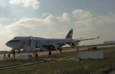 上海浦东机场一架飞机起火，导致飞机起火的原因是什么?