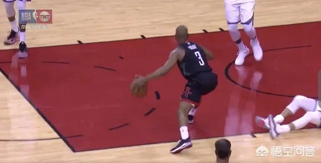 保罗晃倒库里哪场比赛