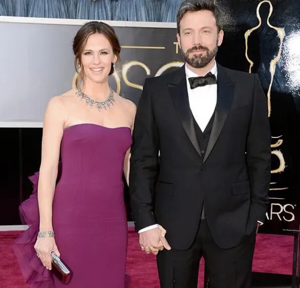 蝙蝠侠和妻子离婚是真的吗?