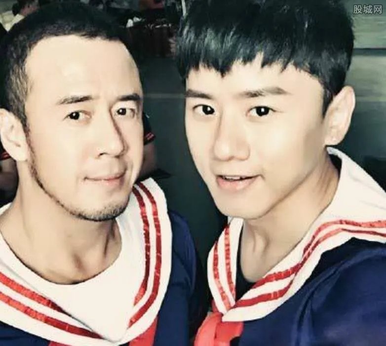 杨坤是gay证据曝光 杨坤澄清与丁丁的地下情