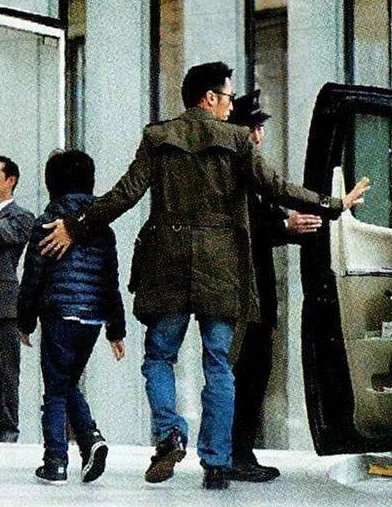 张柏芝累到吃饭睡着是怎么回事？