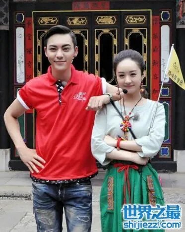 看陈伟霆很宠溺赵丽颖,两人甜蜜暧昧疑似恋爱