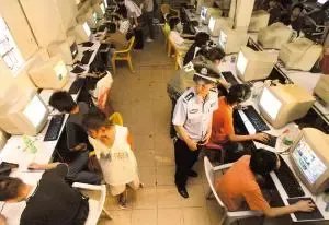 广州32人滞留网吧9天,免费上网100多小时,这能帮助他们戒网瘾吗?