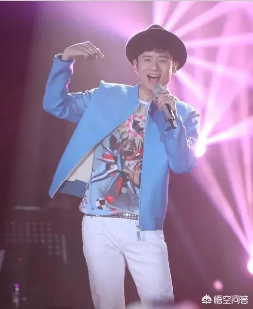 《我是歌手》张杰戴黑色鸭舌帽什么歌？