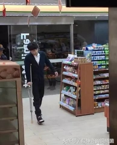 杨幂被赶出机场，大家怎么看？