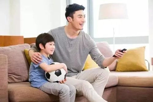 爸爸被儿子用金箍棒打伤报警,他们父子俩到底发生了什么?