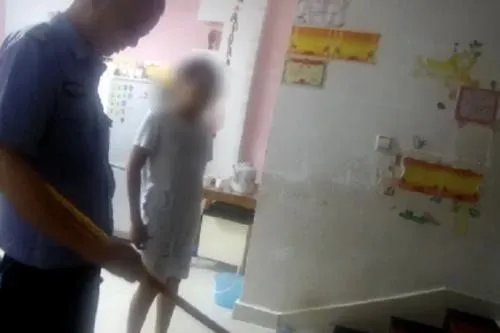 爸爸被儿子用金箍棒打伤报警,他们父子俩到底发生了什么?