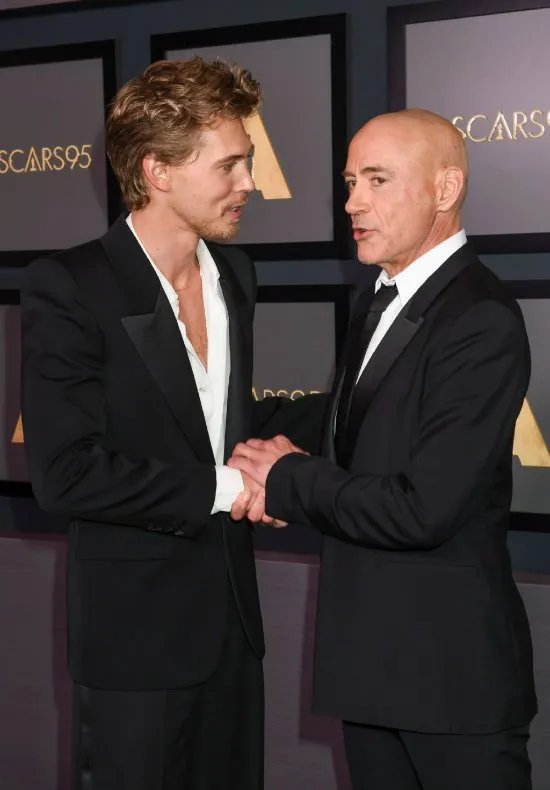 小罗伯特·唐尼携爱妻亮相奥斯卡活动 痞帅气质不输当年