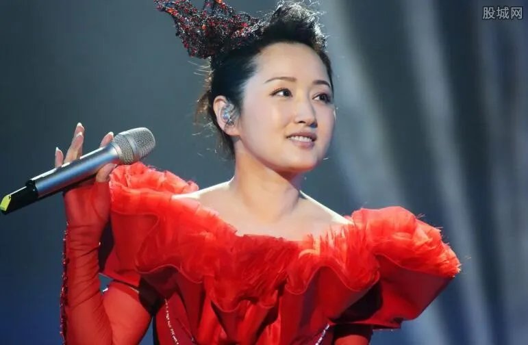 曝杨钰莹曾被包养3年堕胎4次 与赖文峰车震照流出