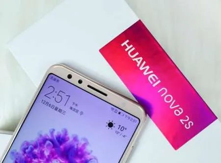 自拍纠结症 四镜头华为nova2s让你怎么拍怎么美