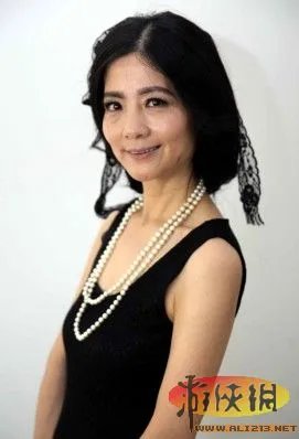 非诚勿扰51岁女嘉宾牵手小17岁帅哥 吐槽不断