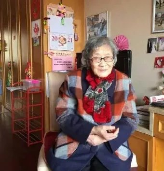 老太卖房周游世界是为什么？