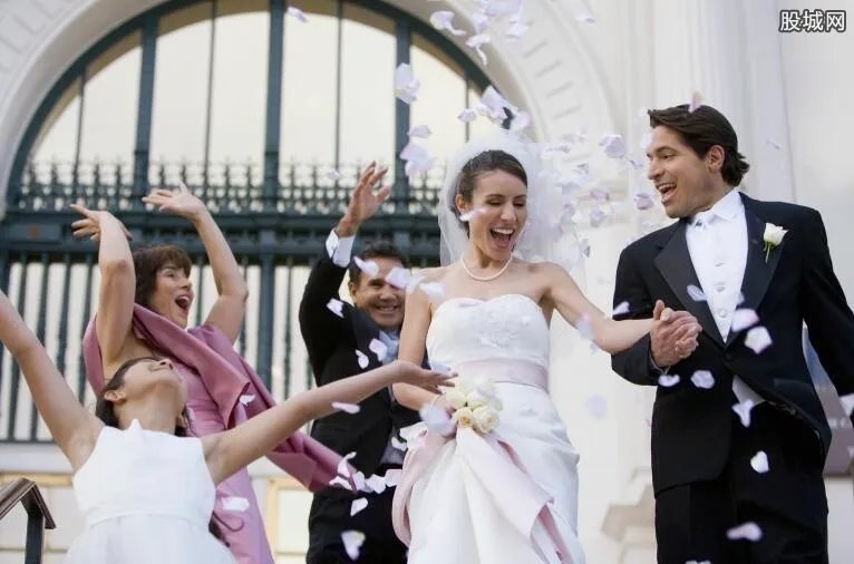 女孩办一个人婚礼 现在办一场婚礼大概多少钱