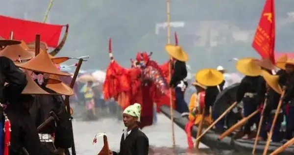 广东没有女人不能上龙舟的传统，在哪些地方有这种习俗？