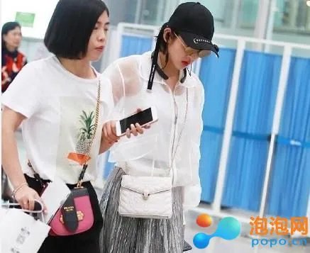 唐艺昕怀孕了肚子超大 唐艺昕坐轮椅现身