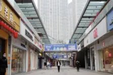 警方通报街头被扎针