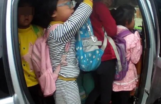 临时校车严重超载是怎么回事？